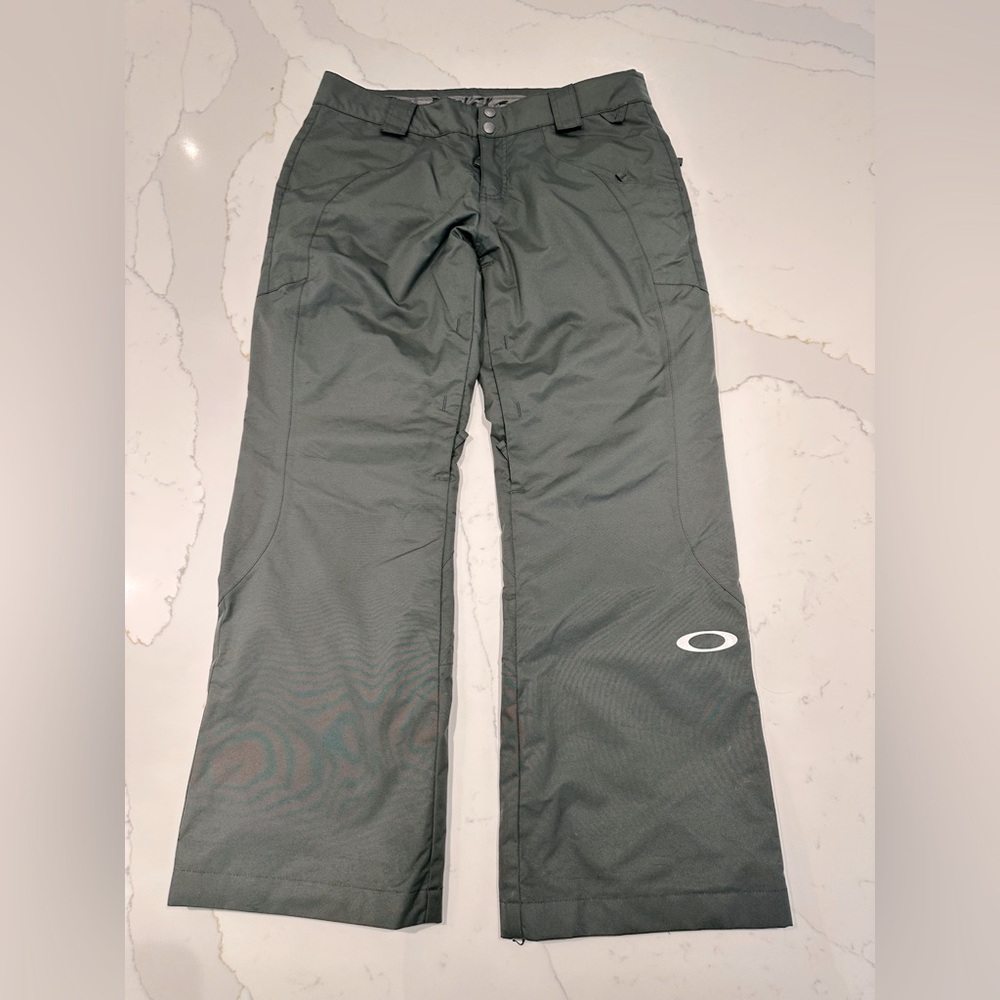 Oakley women’s snowboarding pants only worn 4 times